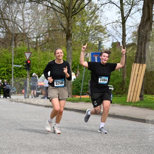 12.04.2026 - 45. Internationalen Wilhelmsburger Insellauf J. Mangold http://msf.ph/oto/9519626 12.04.2026 13:30:54 Ziel 4456, 4463, 5815, 5546, 5745, 2494 meine-sportfotos.de