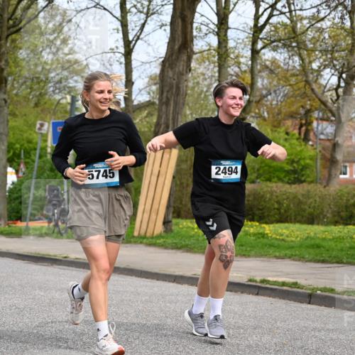 12.04.2026 - 45. Internationalen Wilhelmsburger Insellauf J. Mangold http://msf.ph/oto/9519637 12.04.2026 13:30:55 Ziel 4456, 4463, 5815, 5546, 5745, 2494 meine-sportfotos.de