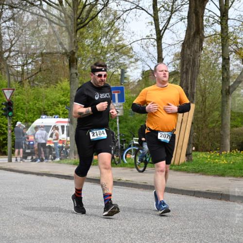 12.04.2026 - 45. Internationalen Wilhelmsburger Insellauf J. Mangold http://msf.ph/oto/9519653 12.04.2026 13:31:20 Ziel 5745, 2494, 2184, 2079 meine-sportfotos.de