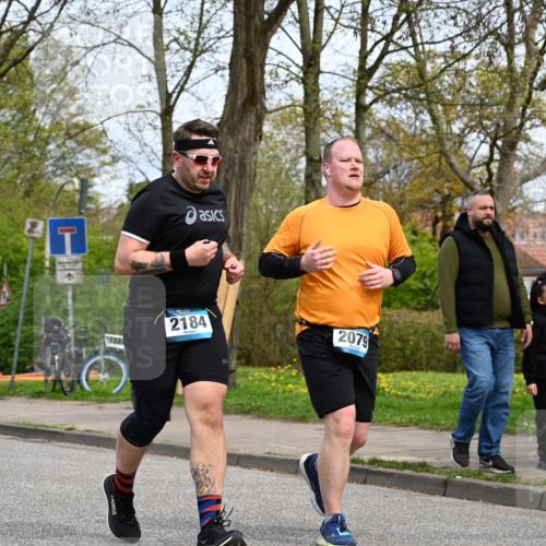 12.04.2026 - 45. Internationalen Wilhelmsburger Insellauf J. Mangold http://msf.ph/oto/9519663 12.04.2026 13:31:21 Ziel 5745, 2494, 2184, 2079, 2184, 2079 meine-sportfotos.de