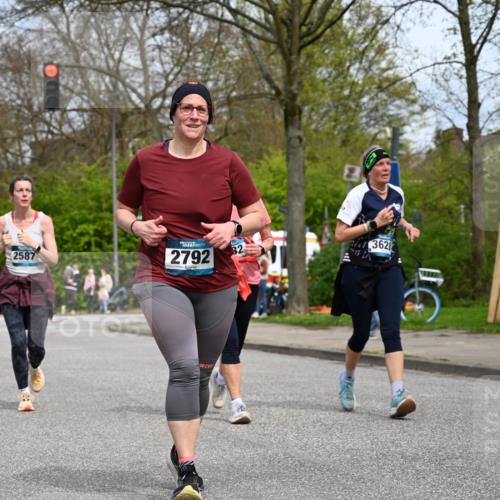 12.04.2026 - 45. Internationalen Wilhelmsburger Insellauf J. Mangold http://msf.ph/oto/9519672 12.04.2026 13:31:38 Ziel 2184, 2079, 2792, 3632, 3628, 3632, 3628, 2587, 2339, 4462 meine-sportfotos.de