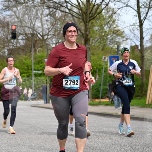 12.04.2026 - 45. Internationalen Wilhelmsburger Insellauf J. Mangold http://msf.ph/oto/9519676 12.04.2026 13:31:39 Ziel 2184, 2079, 2792, 3632, 3628, 2587, 2339, 4462 meine-sportfotos.de