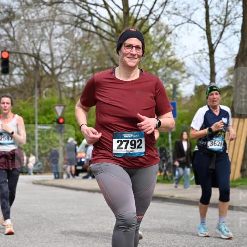 12.04.2026 - 45. Internationalen Wilhelmsburger Insellauf J. Mangold http://msf.ph/oto/9519680 12.04.2026 13:31:39 Ziel 2184, 2079, 2792, 3632, 3628, 2587, 2339, 4462 meine-sportfotos.de