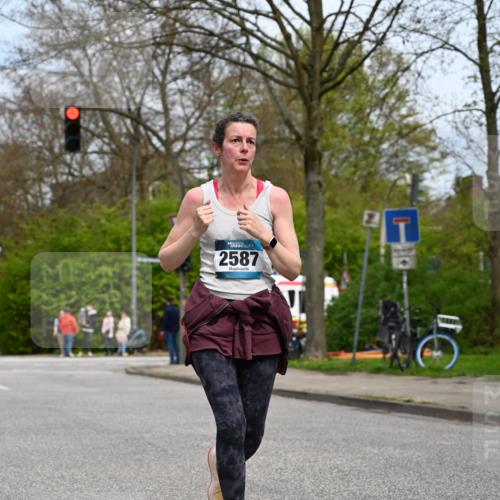 12.04.2026 - 45. Internationalen Wilhelmsburger Insellauf J. Mangold http://msf.ph/oto/9519692 12.04.2026 13:31:41 Ziel 2184, 2079, 2792, 3632, 3628, 2587, 2339, 4462 meine-sportfotos.de