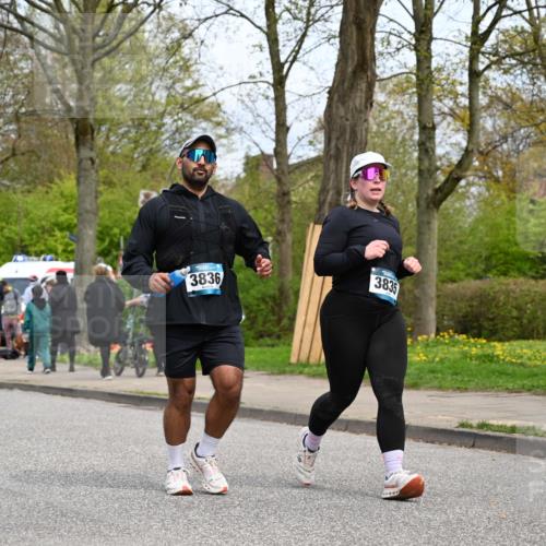12.04.2026 - 45. Internationalen Wilhelmsburger Insellauf J. Mangold http://msf.ph/oto/9519805 12.04.2026 13:32:33 Ziel 3231, 2397, 3684, 2909, 3836, 5224, 5224, 3980 meine-sportfotos.de