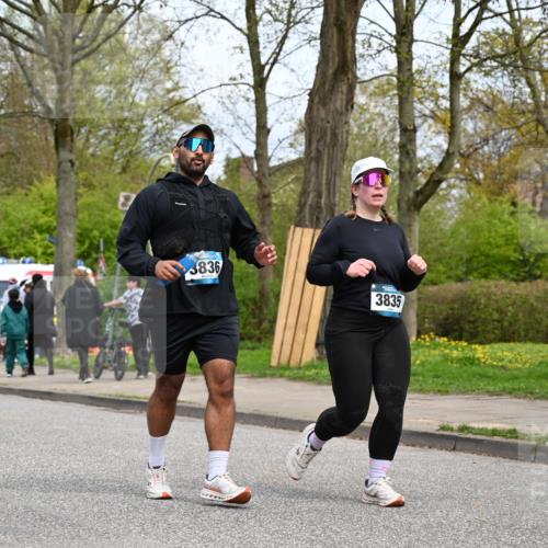 12.04.2026 - 45. Internationalen Wilhelmsburger Insellauf J. Mangold http://msf.ph/oto/9519806 12.04.2026 13:32:33 Ziel 3231, 2397, 3684, 2909, 3836, 5224, 5224, 3980 meine-sportfotos.de