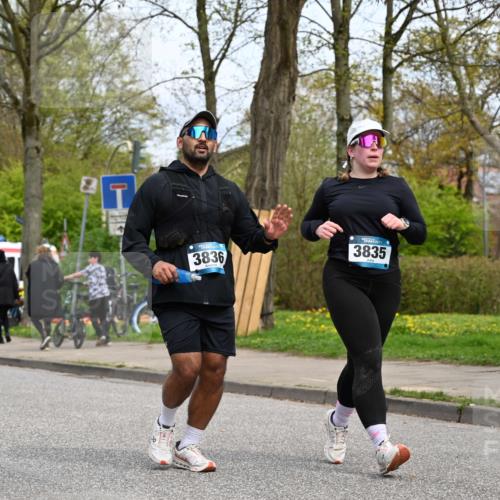 12.04.2026 - 45. Internationalen Wilhelmsburger Insellauf J. Mangold http://msf.ph/oto/9519809 12.04.2026 13:32:33 Ziel 3231, 2397, 3684, 2909, 3836, 5224, 5224, 3980 meine-sportfotos.de