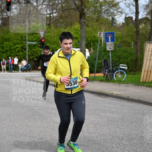 12.04.2026 - 45. Internationalen Wilhelmsburger Insellauf J. Mangold http://msf.ph/oto/9519857 12.04.2026 13:32:55 Ziel 3836, 5224, 3980, 5715, 3530 meine-sportfotos.de