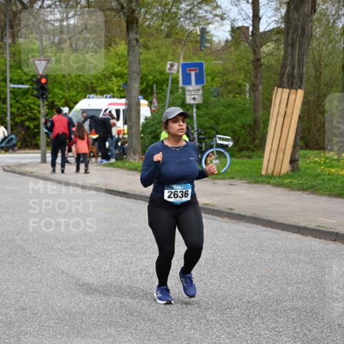 12.04.2026 - 45. Internationalen Wilhelmsburger Insellauf J. Mangold http://msf.ph/oto/9519880 12.04.2026 13:33:24 Ziel 5715, 3530, 2636 meine-sportfotos.de