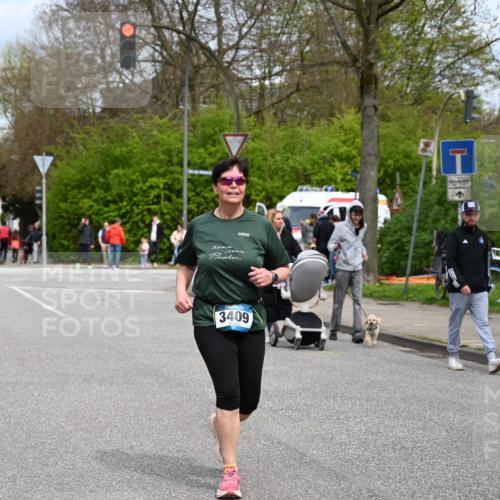 12.04.2026 - 45. Internationalen Wilhelmsburger Insellauf J. Mangold http://msf.ph/oto/9519890 12.04.2026 13:33:54 Ziel 2636, 3409, 3075 meine-sportfotos.de