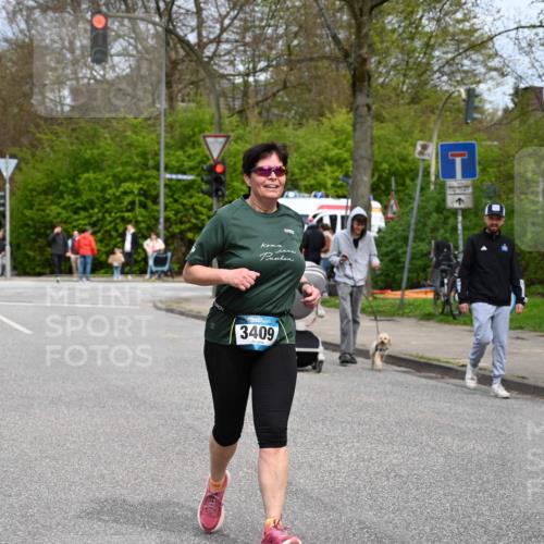 12.04.2026 - 45. Internationalen Wilhelmsburger Insellauf J. Mangold http://msf.ph/oto/9519894 12.04.2026 13:33:54 Ziel 2636, 3409, 3075 meine-sportfotos.de
