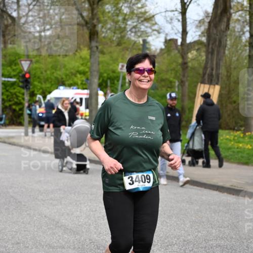 12.04.2026 - 45. Internationalen Wilhelmsburger Insellauf J. Mangold http://msf.ph/oto/9519903 12.04.2026 13:33:55 Ziel 2636, 3409, 3075 meine-sportfotos.de