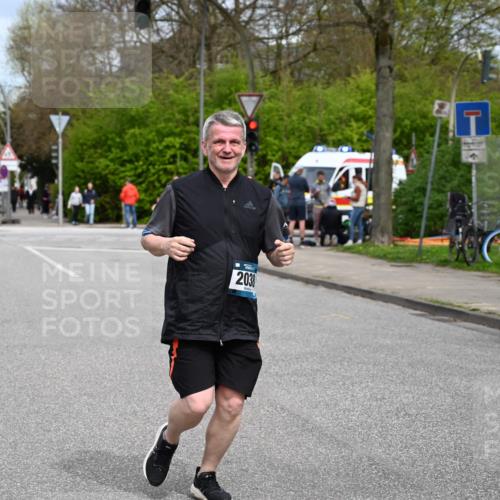 12.04.2026 - 45. Internationalen Wilhelmsburger Insellauf J. Mangold http://msf.ph/oto/9519935 12.04.2026 13:34:34 Ziel 3075, 2038 meine-sportfotos.de