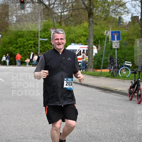 12.04.2026 - 45. Internationalen Wilhelmsburger Insellauf J. Mangold http://msf.ph/oto/9519940 12.04.2026 13:34:34 Ziel 3075, 2038 meine-sportfotos.de