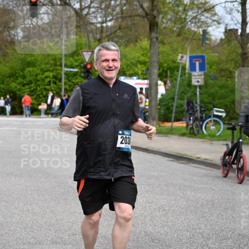 12.04.2026 - 45. Internationalen Wilhelmsburger Insellauf J. Mangold http://msf.ph/oto/9519941 12.04.2026 13:34:34 Ziel 3075, 2038 meine-sportfotos.de