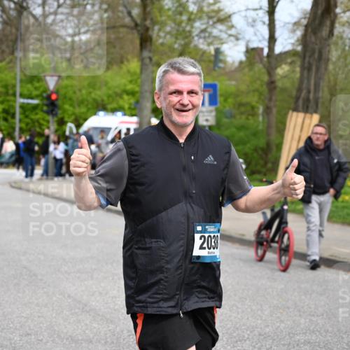12.04.2026 - 45. Internationalen Wilhelmsburger Insellauf J. Mangold http://msf.ph/oto/9519948 12.04.2026 13:34:35 Ziel 3075, 2038 meine-sportfotos.de