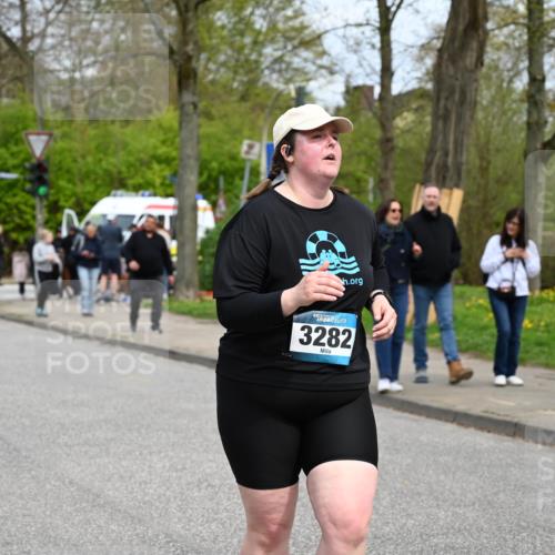 12.04.2026 - 45. Internationalen Wilhelmsburger Insellauf J. Mangold http://msf.ph/oto/9519972 12.04.2026 13:35:07 Ziel 2038, 4988, 4989, 3282, 4113 meine-sportfotos.de