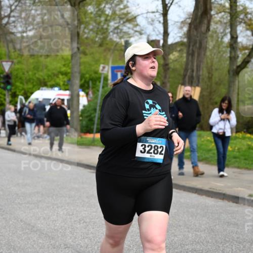 12.04.2026 - 45. Internationalen Wilhelmsburger Insellauf J. Mangold http://msf.ph/oto/9519973 12.04.2026 13:35:07 Ziel 2038, 4988, 4989, 3282, 4113 meine-sportfotos.de