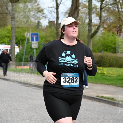 12.04.2026 - 45. Internationalen Wilhelmsburger Insellauf J. Mangold http://msf.ph/oto/9519977 12.04.2026 13:35:07 Ziel 2038, 4988, 4989, 3282, 4113 meine-sportfotos.de