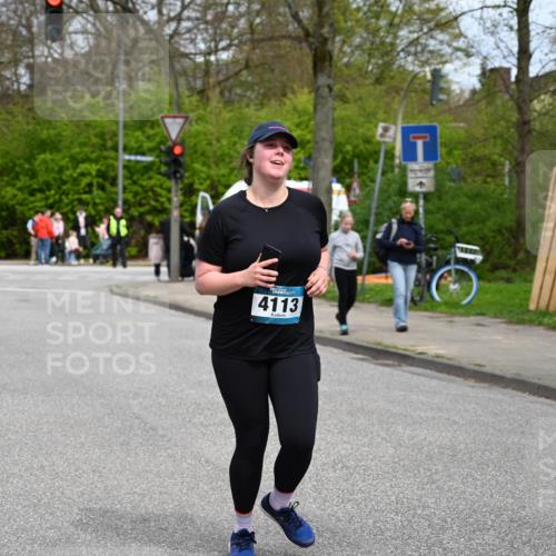 12.04.2026 - 45. Internationalen Wilhelmsburger Insellauf J. Mangold http://msf.ph/oto/9519982 12.04.2026 13:35:16 Ziel 4988, 4989, 3282, 4113 meine-sportfotos.de