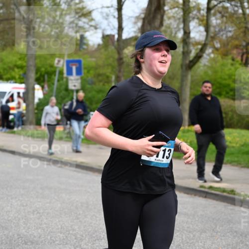 12.04.2026 - 45. Internationalen Wilhelmsburger Insellauf J. Mangold http://msf.ph/oto/9519993 12.04.2026 13:35:17 Ziel 4988, 4989, 3282, 4113 meine-sportfotos.de