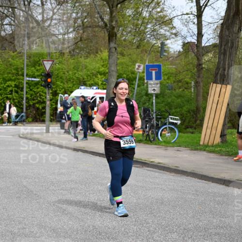 12.04.2026 - 45. Internationalen Wilhelmsburger Insellauf J. Mangold http://msf.ph/oto/9520045 12.04.2026 13:36:38 Ziel 2773, 3559, 5604 meine-sportfotos.de