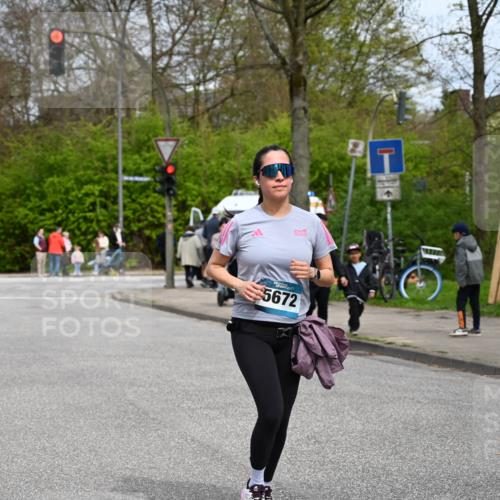 12.04.2026 - 45. Internationalen Wilhelmsburger Insellauf J. Mangold http://msf.ph/oto/9520080 12.04.2026 13:37:05 Ziel 3559, 5604, 3475, 5672 meine-sportfotos.de