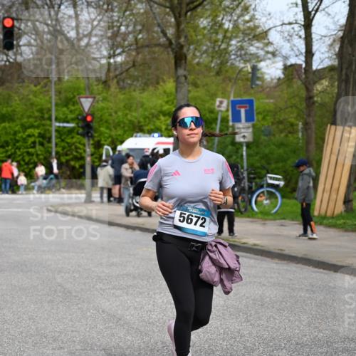 12.04.2026 - 45. Internationalen Wilhelmsburger Insellauf J. Mangold http://msf.ph/oto/9520083 12.04.2026 13:37:05 Ziel 3559, 5604, 3475, 5672 meine-sportfotos.de