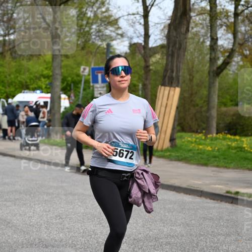 12.04.2026 - 45. Internationalen Wilhelmsburger Insellauf J. Mangold http://msf.ph/oto/9520089 12.04.2026 13:37:06 Ziel 3559, 5604, 3475, 5672 meine-sportfotos.de