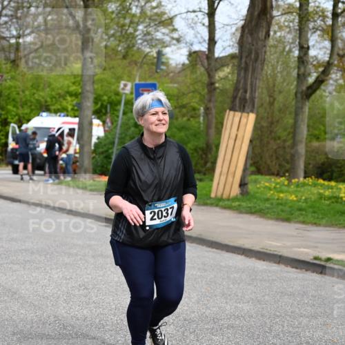 12.04.2026 - 45. Internationalen Wilhelmsburger Insellauf J. Mangold http://msf.ph/oto/9520106 12.04.2026 13:37:23 Ziel 3475, 5672, 5672, 2037 meine-sportfotos.de