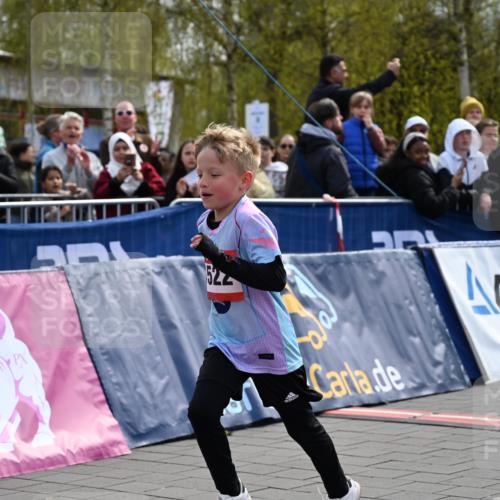 12.04.2026 - 45. Internationalen Wilhelmsburger Insellauf J. Mangold http://msf.ph/oto/9520179 12.04.2026 14:07:54 Ziel 1522 meine-sportfotos.de