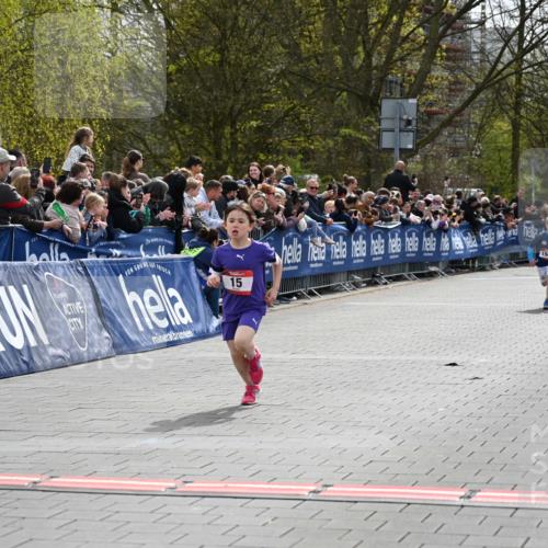 12.04.2026 - 45. Internationalen Wilhelmsburger Insellauf J. Mangold http://msf.ph/oto/9520186 12.04.2026 14:08:05 Ziel 15, 1508 meine-sportfotos.de