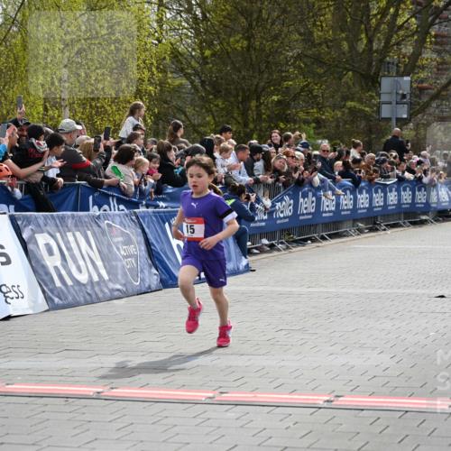 12.04.2026 - 45. Internationalen Wilhelmsburger Insellauf J. Mangold http://msf.ph/oto/9520190 12.04.2026 14:08:06 Ziel 15, 1508 meine-sportfotos.de