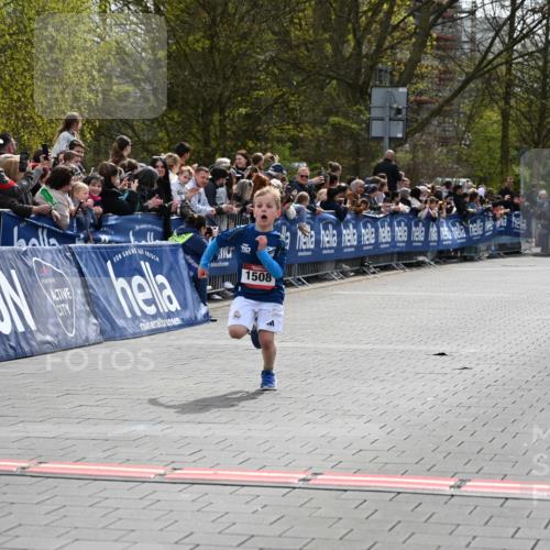 12.04.2026 - 45. Internationalen Wilhelmsburger Insellauf J. Mangold http://msf.ph/oto/9520203 12.04.2026 14:08:08 Ziel 15, 1508 meine-sportfotos.de