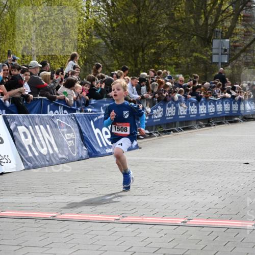 12.04.2026 - 45. Internationalen Wilhelmsburger Insellauf J. Mangold http://msf.ph/oto/9520207 12.04.2026 14:08:08 Ziel 15, 1508 meine-sportfotos.de