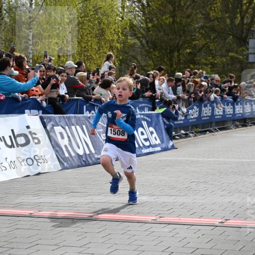 12.04.2026 - 45. Internationalen Wilhelmsburger Insellauf J. Mangold http://msf.ph/oto/9520210 12.04.2026 14:08:09 Ziel 15, 1508 meine-sportfotos.de