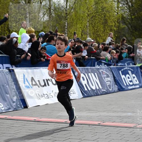 12.04.2026 - 45. Internationalen Wilhelmsburger Insellauf J. Mangold http://msf.ph/oto/9520243 12.04.2026 14:08:18 Ziel 1523, 788, 1510 meine-sportfotos.de