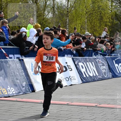 12.04.2026 - 45. Internationalen Wilhelmsburger Insellauf J. Mangold http://msf.ph/oto/9520245 12.04.2026 14:08:19 Ziel 1523, 788, 1510 meine-sportfotos.de