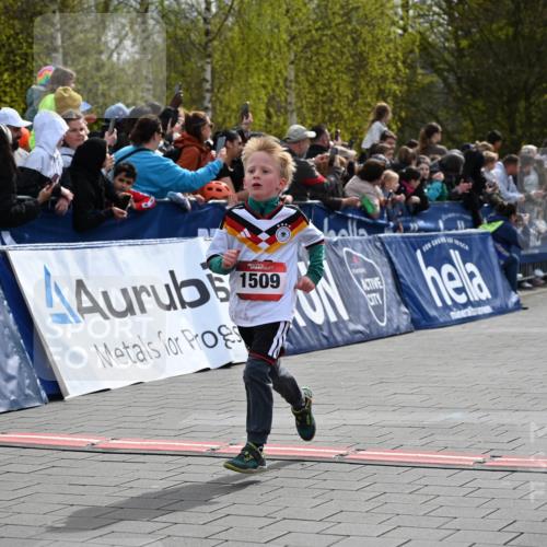 12.04.2026 - 45. Internationalen Wilhelmsburger Insellauf J. Mangold http://msf.ph/oto/9520280 12.04.2026 14:08:25 Ziel 1510, 1509 meine-sportfotos.de