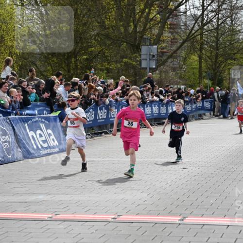 12.04.2026 - 45. Internationalen Wilhelmsburger Insellauf J. Mangold http://msf.ph/oto/9520290 12.04.2026 14:08:29 Ziel 1509, 58, 26, 716 meine-sportfotos.de