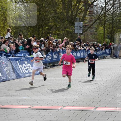 12.04.2026 - 45. Internationalen Wilhelmsburger Insellauf J. Mangold http://msf.ph/oto/9520291 12.04.2026 14:08:29 Ziel 1509, 58, 26, 716 meine-sportfotos.de