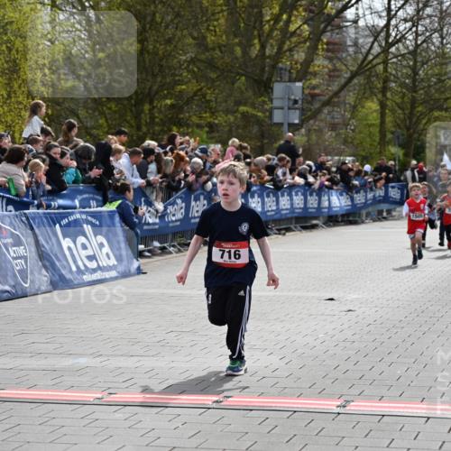 12.04.2026 - 45. Internationalen Wilhelmsburger Insellauf J. Mangold http://msf.ph/oto/9520307 12.04.2026 14:08:31 Ziel 58, 26, 716, 1505 meine-sportfotos.de