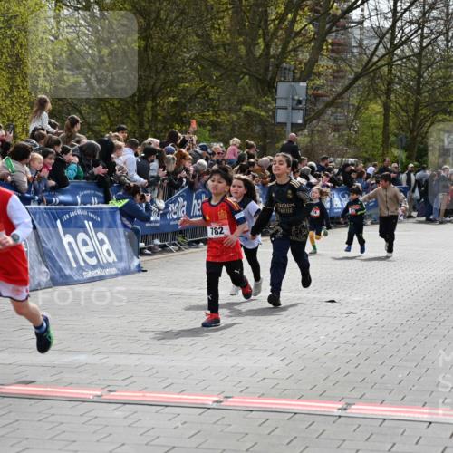 12.04.2026 - 45. Internationalen Wilhelmsburger Insellauf J. Mangold http://msf.ph/oto/9520321 12.04.2026 14:08:35 Ziel 716, 1505, 782, 258, 175, 174 meine-sportfotos.de