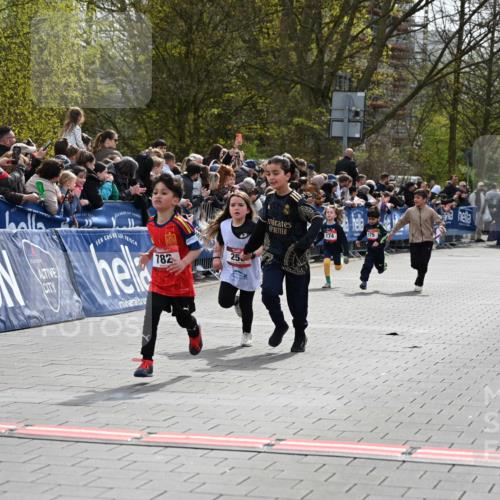 12.04.2026 - 45. Internationalen Wilhelmsburger Insellauf J. Mangold http://msf.ph/oto/9520324 12.04.2026 14:08:35 Ziel 716, 1505, 782, 258, 175, 174 meine-sportfotos.de
