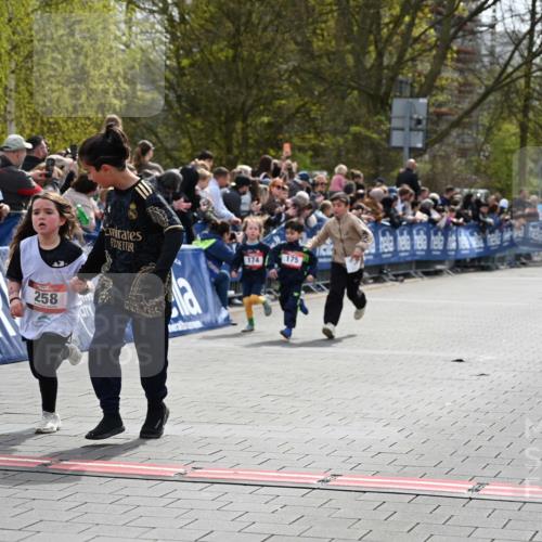 12.04.2026 - 45. Internationalen Wilhelmsburger Insellauf J. Mangold http://msf.ph/oto/9520334 12.04.2026 14:08:36 Ziel 1505, 782, 258, 175, 174, 653, 143 meine-sportfotos.de