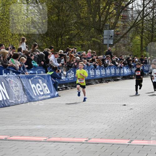 12.04.2026 - 45. Internationalen Wilhelmsburger Insellauf J. Mangold http://msf.ph/oto/9520368 12.04.2026 14:08:42 Ziel 175, 174, 653, 143, 1057, 232, 749, 967 meine-sportfotos.de
