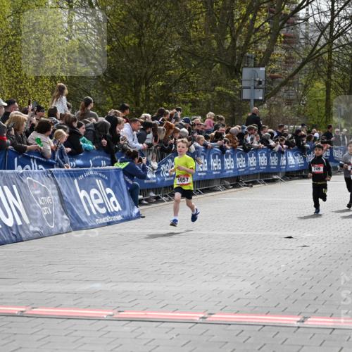 12.04.2026 - 45. Internationalen Wilhelmsburger Insellauf J. Mangold http://msf.ph/oto/9520369 12.04.2026 14:08:42 Ziel 175, 174, 653, 143, 1057, 232, 749, 967 meine-sportfotos.de
