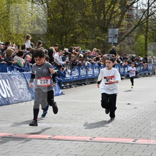 12.04.2026 - 45. Internationalen Wilhelmsburger Insellauf J. Mangold http://msf.ph/oto/9520395 12.04.2026 14:08:45 Ziel 1057, 232, 749, 967, 774 meine-sportfotos.de