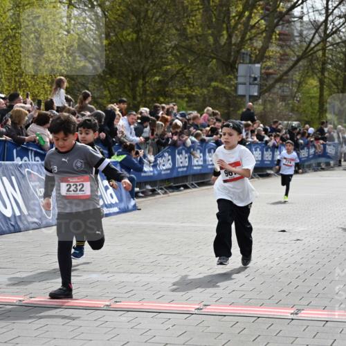 12.04.2026 - 45. Internationalen Wilhelmsburger Insellauf J. Mangold http://msf.ph/oto/9520396 12.04.2026 14:08:45 Ziel 1057, 232, 749, 967, 774 meine-sportfotos.de