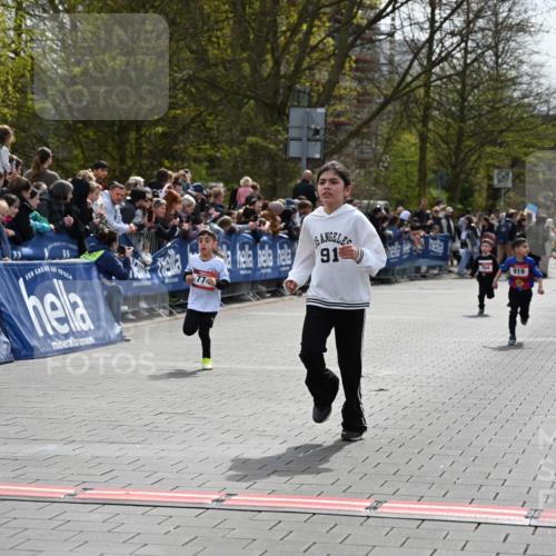 12.04.2026 - 45. Internationalen Wilhelmsburger Insellauf J. Mangold http://msf.ph/oto/9520407 12.04.2026 14:08:46 Ziel 1057, 232, 749, 967, 774, 919 meine-sportfotos.de